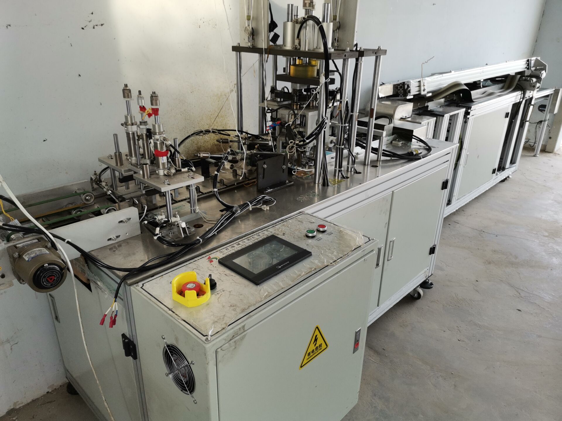 M&aacute;quina de fabricaci&oacute;n de mascarillas faciales para adultos 1 + 2 (2)