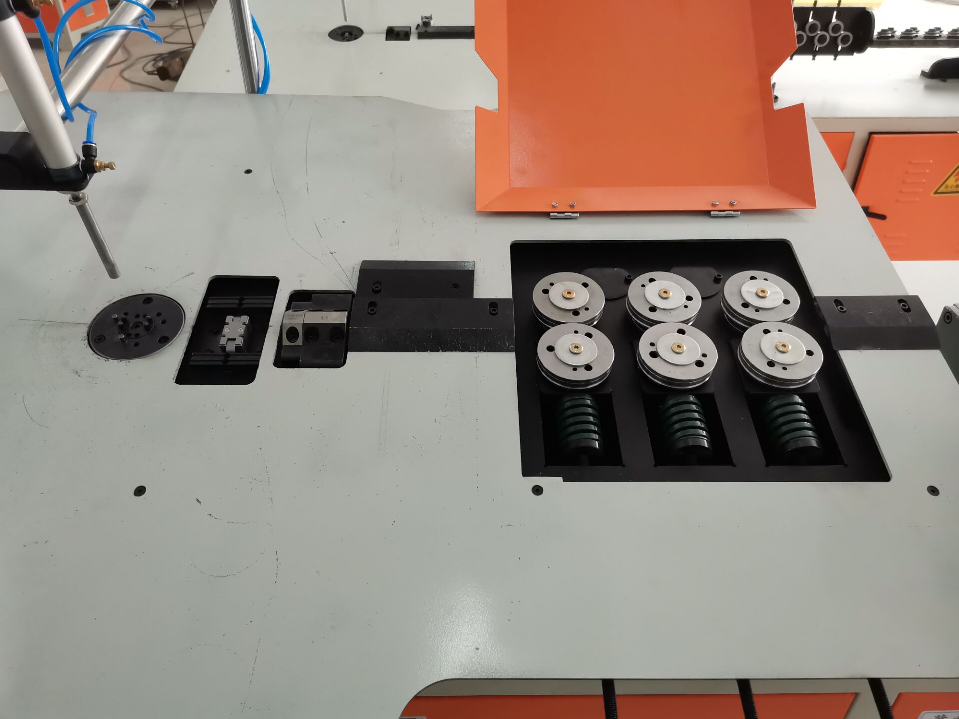 Dobladora de alambre 2d 4